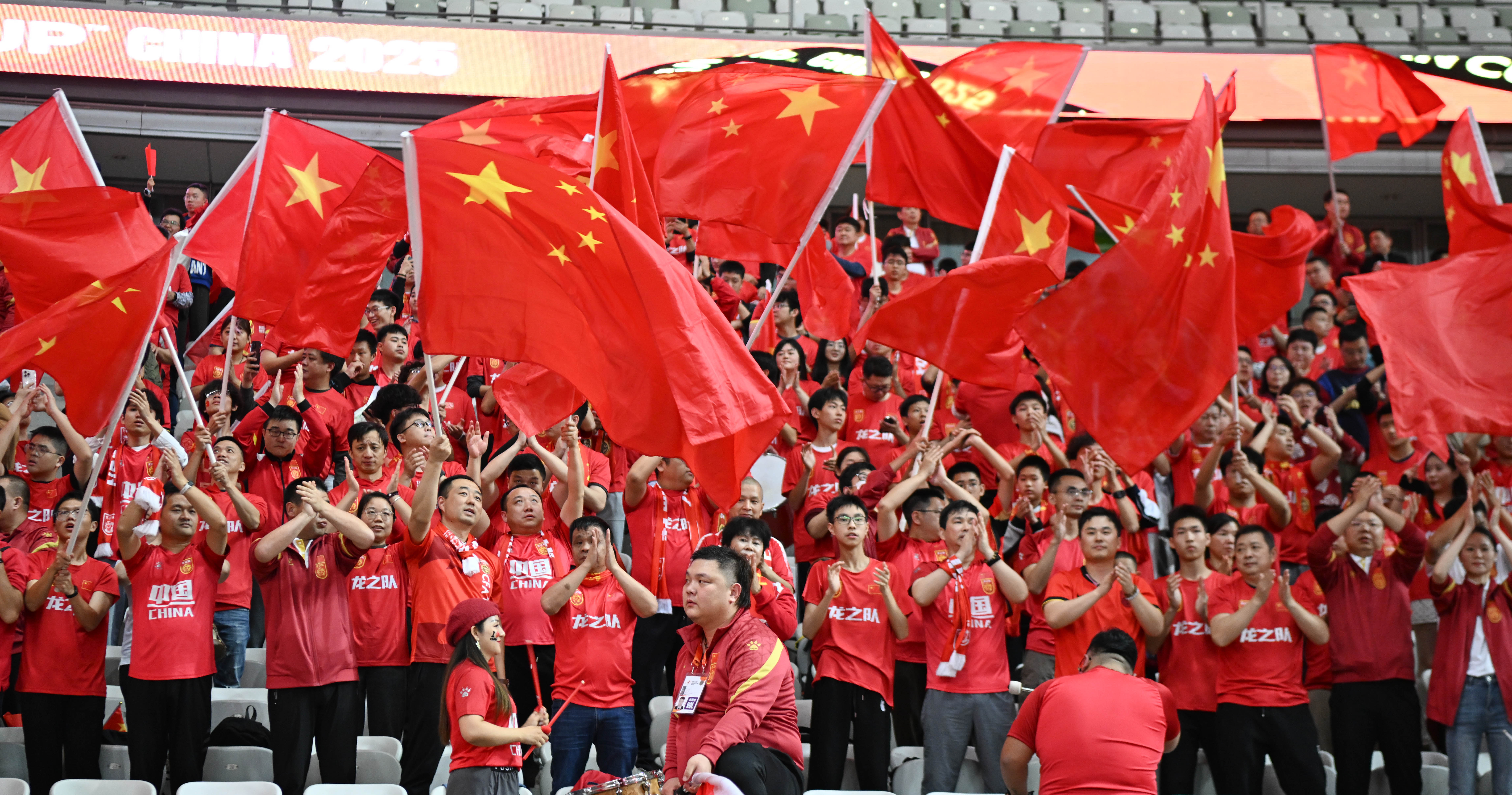 关于亚洲队众将团结拼搏，取得佳绩的信息
