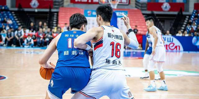 b体育 官网-蒙特雷外援训练成果显著，力拼强队