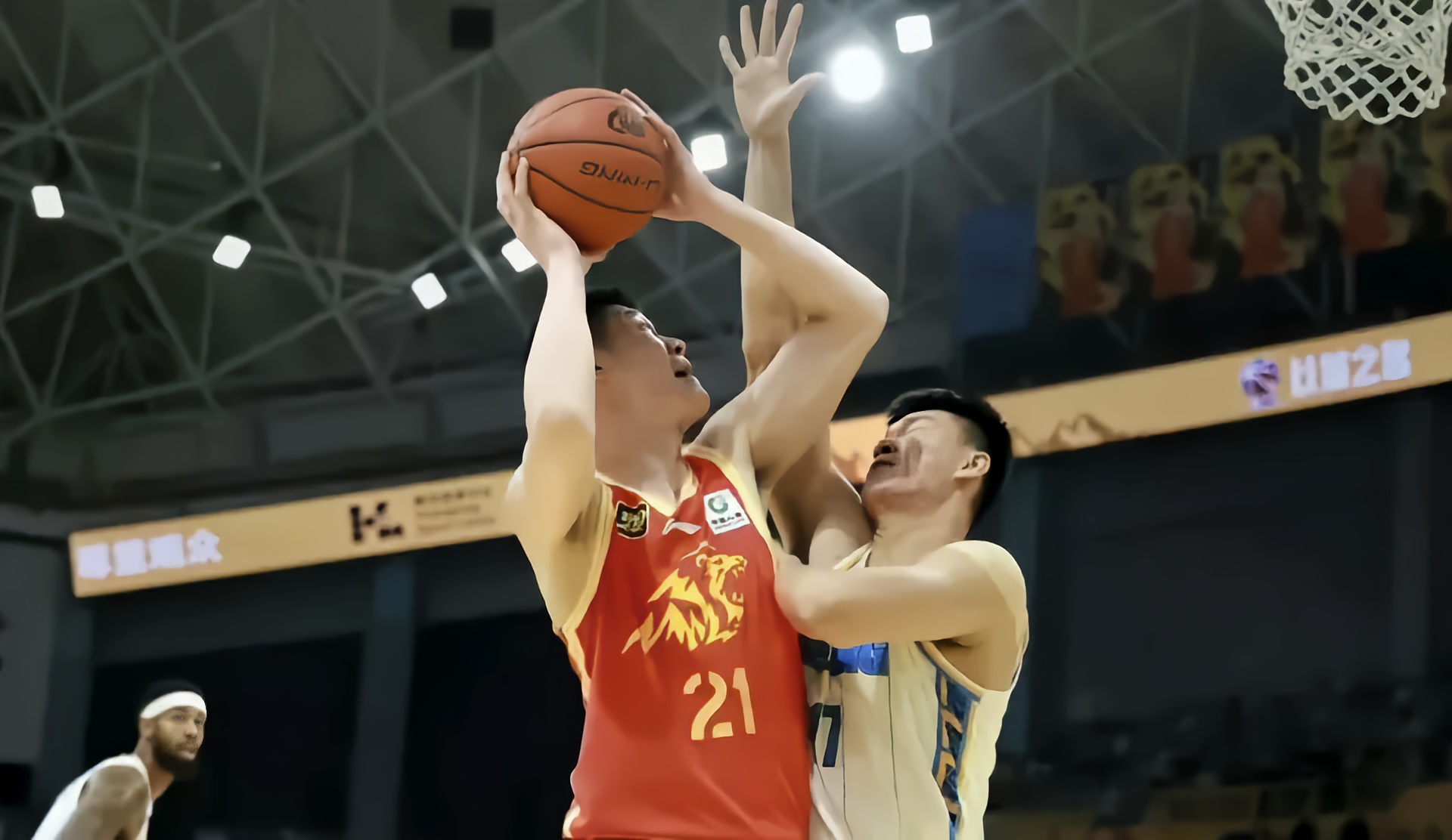 包含FIBA分享三篮世界杯瞬间：梦碎主场，他的泪水中夹杂着复杂情绪的词条