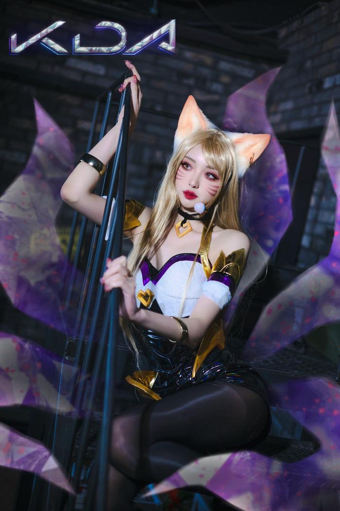 b体育网站-DA阿狸cos：这么巧啊，你也来排队接E么